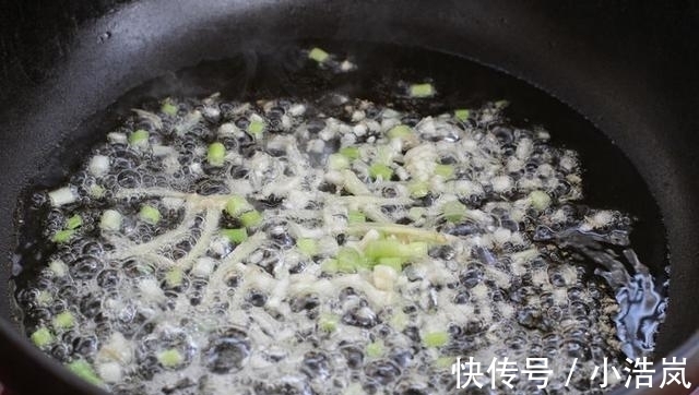 辣椒炒鸡胗|炒鸡胗没味肉质又硬？掌握2个小窍门，脆爽还入味