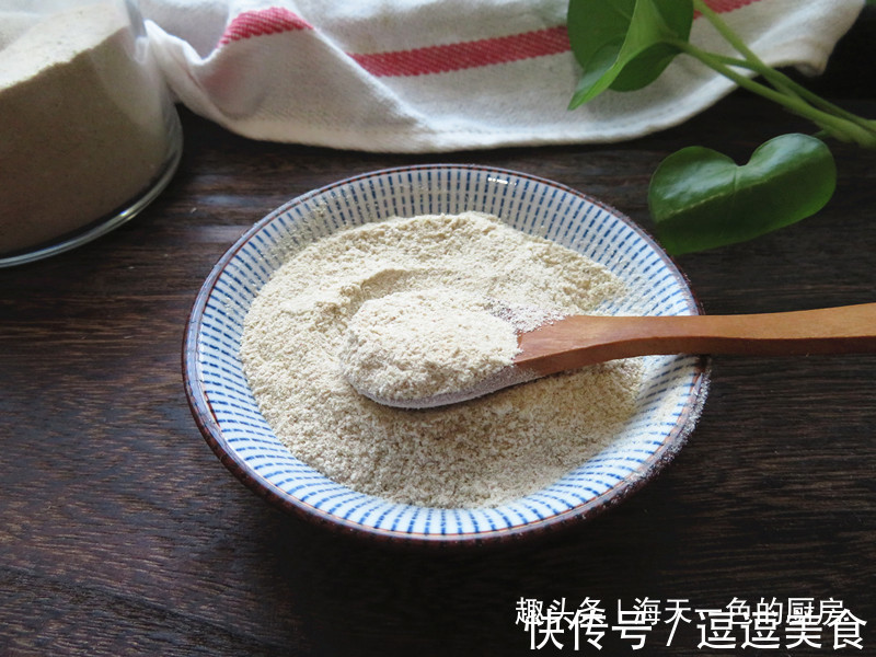 教您在家制作美味调味料，炒菜时加一点它比味精还鲜，快试试！