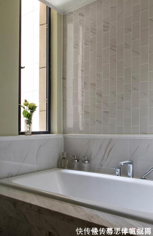 墙板|他家136平新房,家具优雅,客厅大方,背景墙富有品味!太迷人了