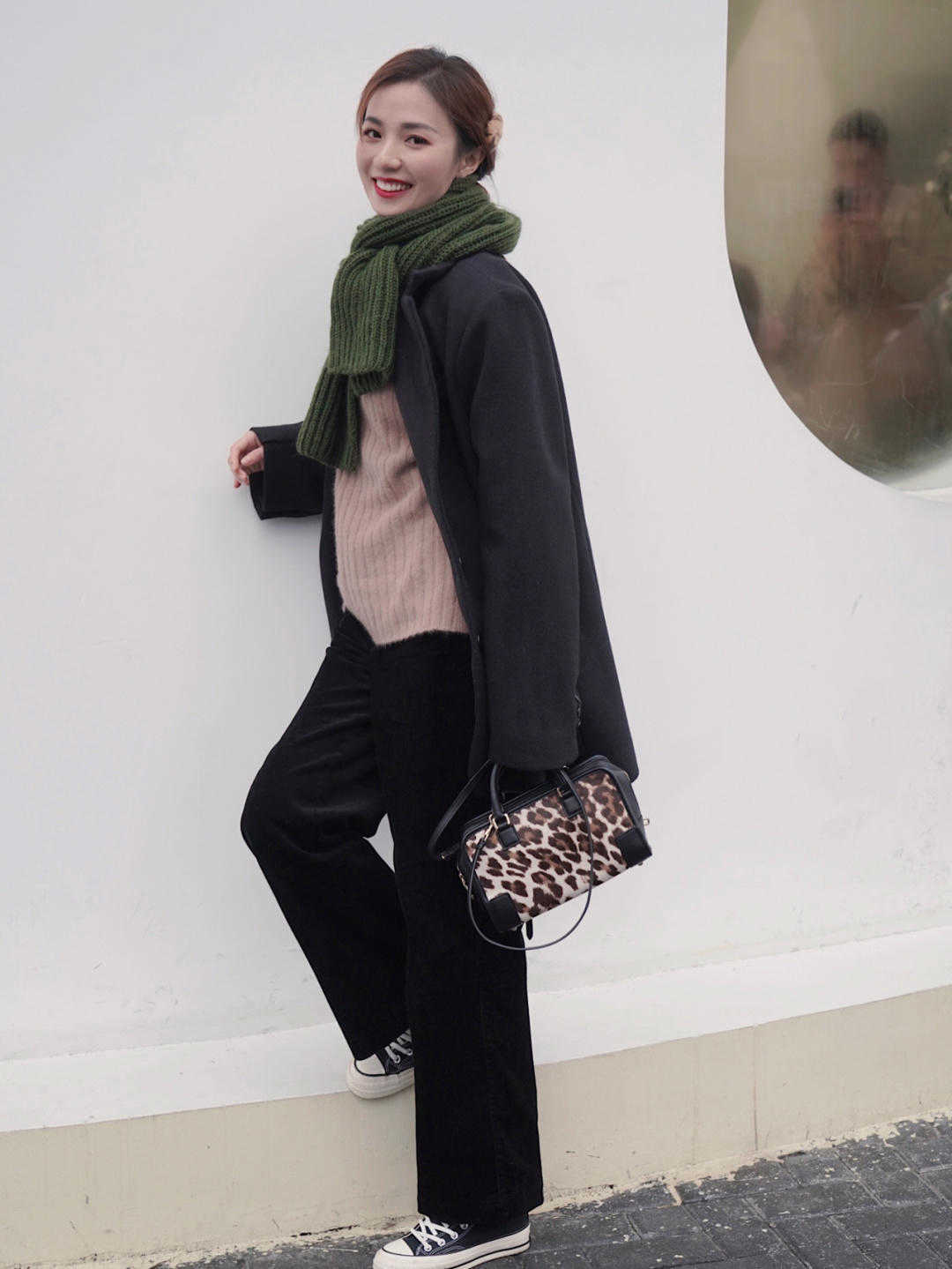 梨形身材 “阔腿裤”很适合梨形身材的女生,搭毛衣和外套温暖优雅,超好看