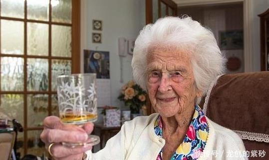 睡眠质量|长寿的人,早上起床爱做3件事,若占一个,可能长命百岁