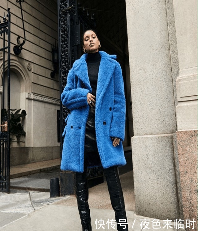 场面|见过大场面的女人,大衣很少配打底裤,不得体!看孟晚舟你就懂了