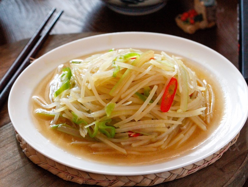 大厨|炒土豆丝,放醋时间不能错!大厨教你正确做法,脆爽入味,不粘锅