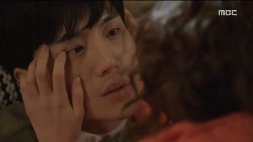 洪班长|《海岸村》金宣虎7吻戏都被亲!喝醉被申敏儿亲&路边被文佳煐亲