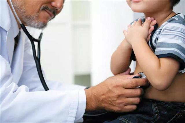 亮亮|十岁男童不到一米三,医生孩子出现这一特征,基本上很难再长高