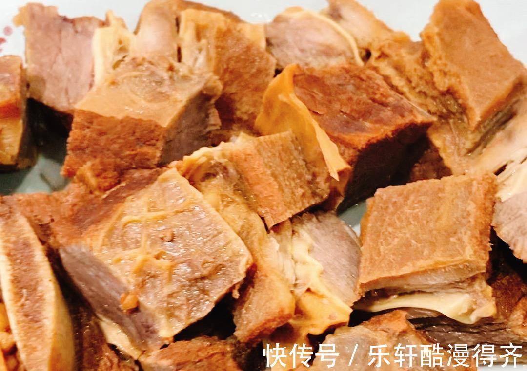 烧饼|淮南牛肉汤店里烧饼夹辣椒，滋味太足了！