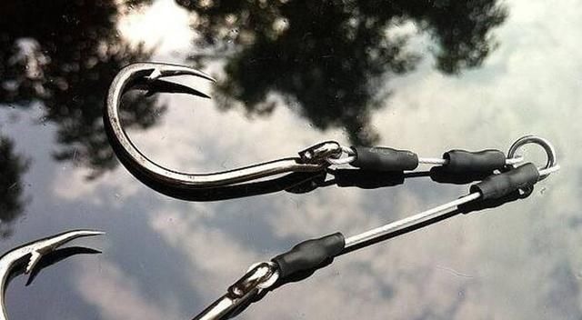 钓鱼时到底该不该露钩别争论了，实践才能出真知