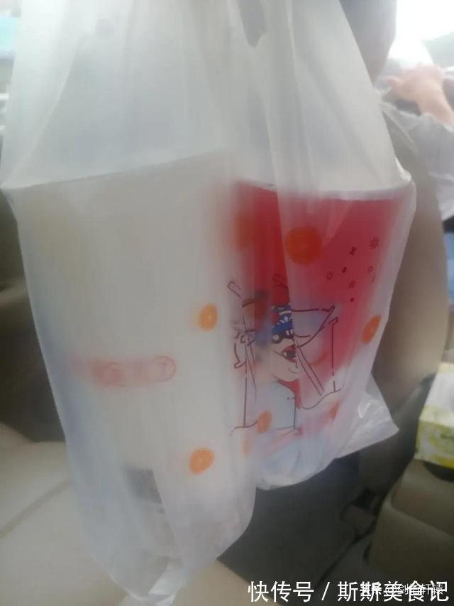 |搞笑段子：蜜雪冰城真的不把顾客当外人啊