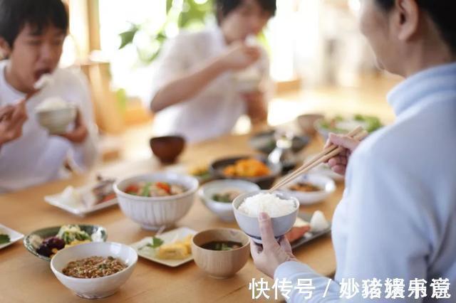 发育|儿子14岁时停止长高,祸首就藏在家里餐桌上,父母还没察觉出来