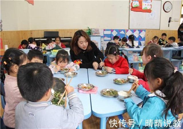 午餐|宝妈“突袭”幼儿园，拍下午餐照直接转学，其他家长看后坐不住了