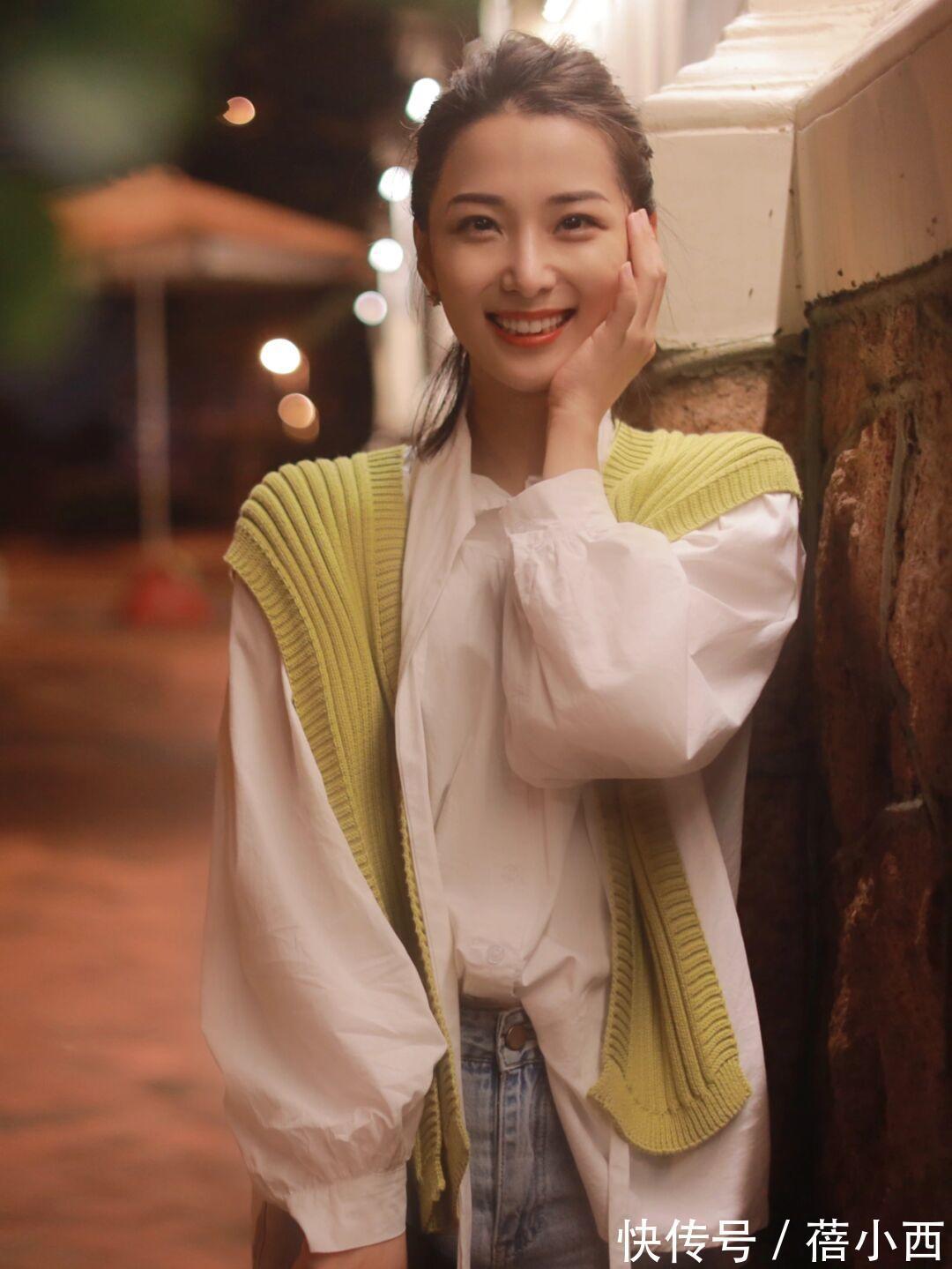 职业风 “职业风”穿搭很沉闷?学会以下几款女人味造型,轻松美得出彩