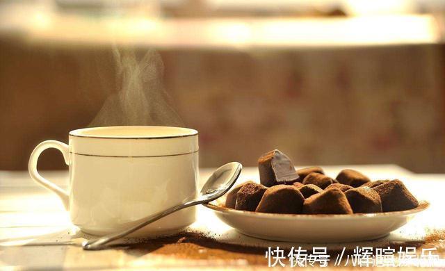 大师精制“开花巧克力”,奶茶浇下瞬间,才是震撼的开始!