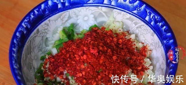 拌凉菜时,最忌直接加生抽,记住“211”,拌什么凉菜都香