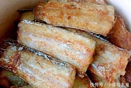 带鱼别再红烧了!只需加入一个“它”,不油炸也不用蒸,孩子爱吃