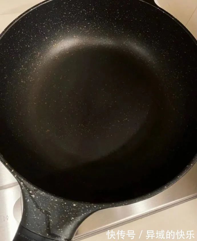 |搞笑趣图:姑娘,你这射箭姿势看着不太标准啊