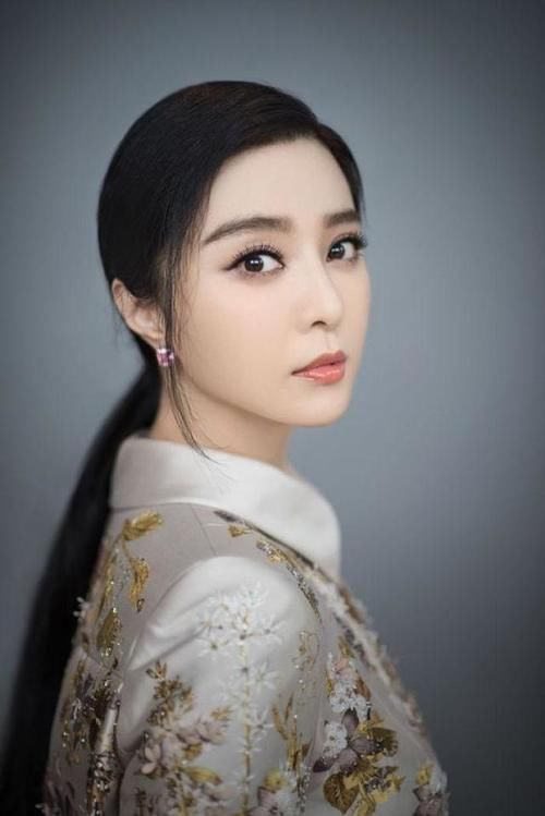 女孩子的脸型有五种，方脸很常见，鹅蛋脸最好看，你是哪种？