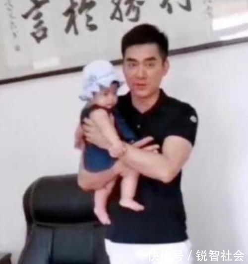 爷爷|“最潮爷爷”火了,抱孙女看楼盘,网友调侃:预定个孙女婿的位置