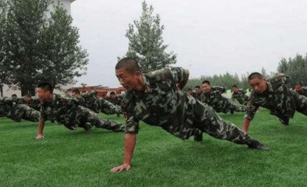 士兵|部队中，士兵做多少个俯卧撑才算及格？此记录至今无人能破