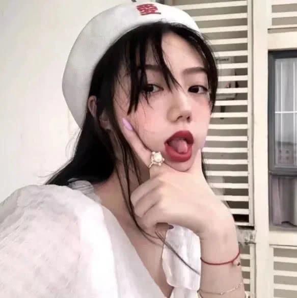 高鼻梁|女孩子脸上有这“3标志”,是标准的“校花脸”,占两个真的很少见