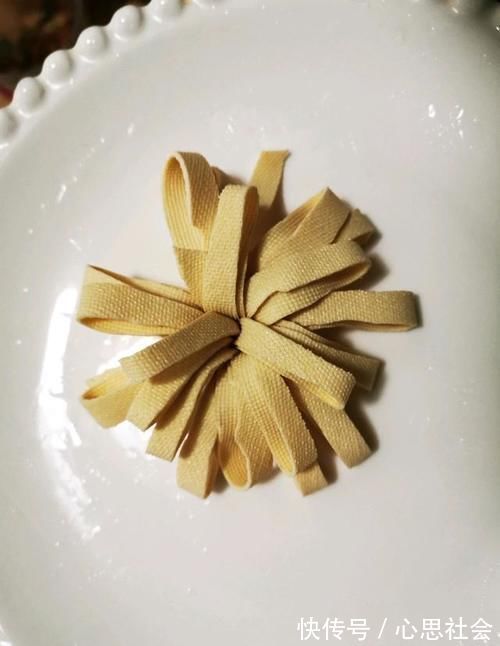 年前学做花样菜,5块钱做一道“花开富贵”,比大鱼大肉还抢手