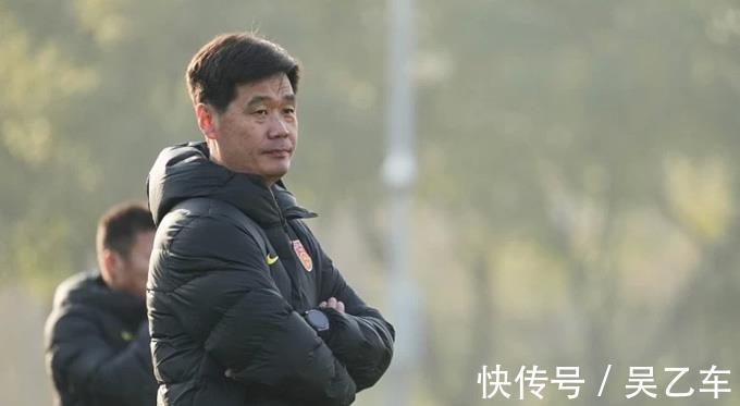 团结|吸取前车之鉴?记者点出李霄鹏跟李铁的一大区别,球迷:低调务实