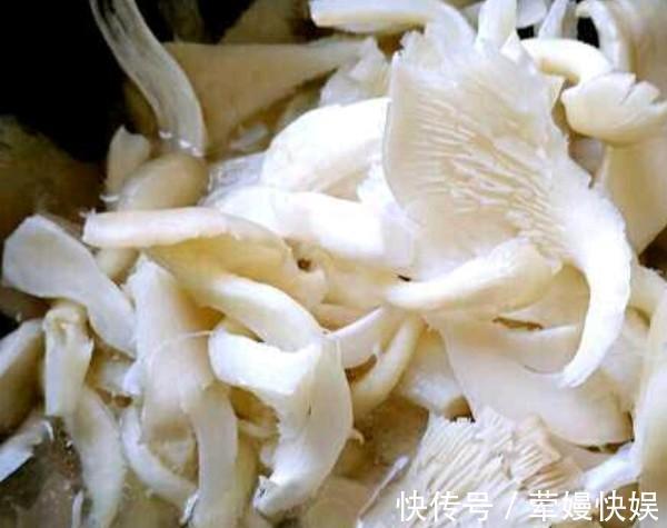 为啥排骨焯水后又腥又柴大厨说了后才知道,原来是用错水了