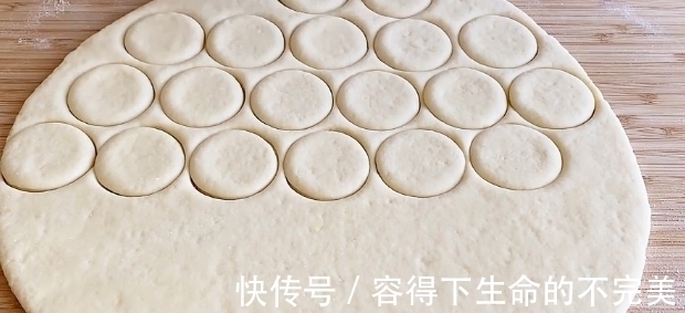 牛奶小饼的“诞生记”，不需要一滴油就能做，美味又营养