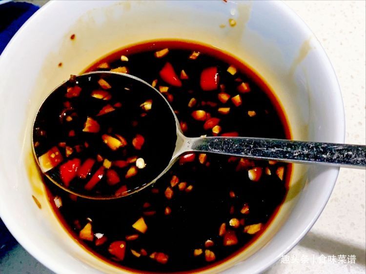 学会红烧豆腐的做法,隔三岔五烧着吃,美味又下饭,比吃肉都过瘾