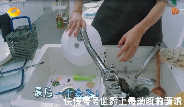 《中餐厅》卫生再次被质疑,看到他们厨房真正卫生情况,网友炸锅