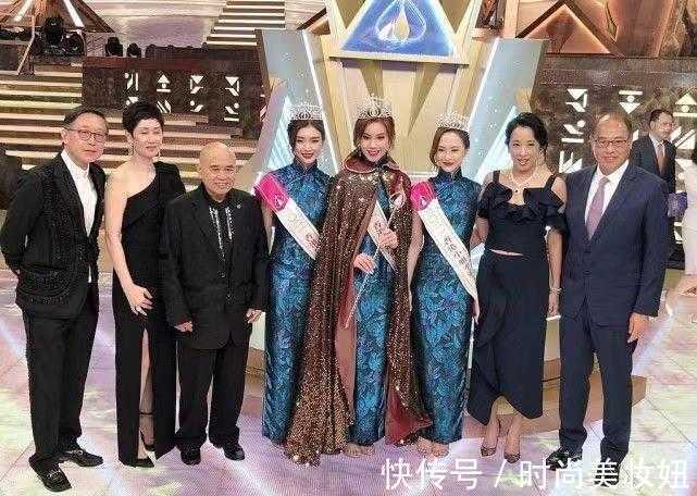 穿搭 朱玲玲这回放开穿了,吊带衫配半身裙真优雅,露出小肚子好抢镜