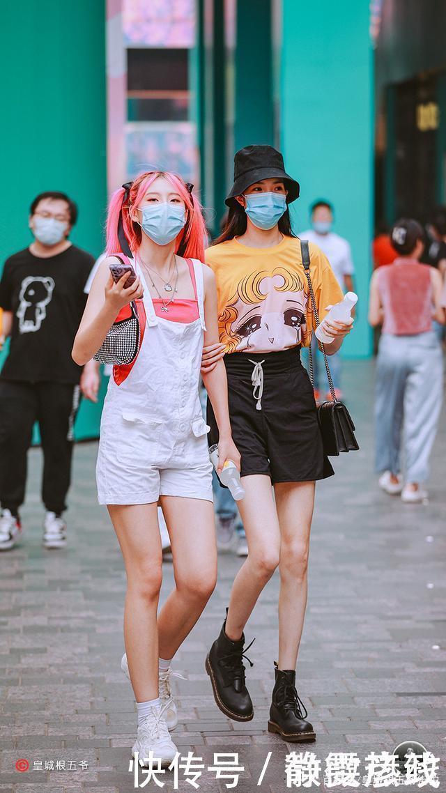 街拍学习穿衣搭配的技巧，用好看的服装来装扮自己