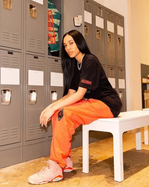 AJ 又和网红女神联名！这双 AJ1 细节太多了吧！