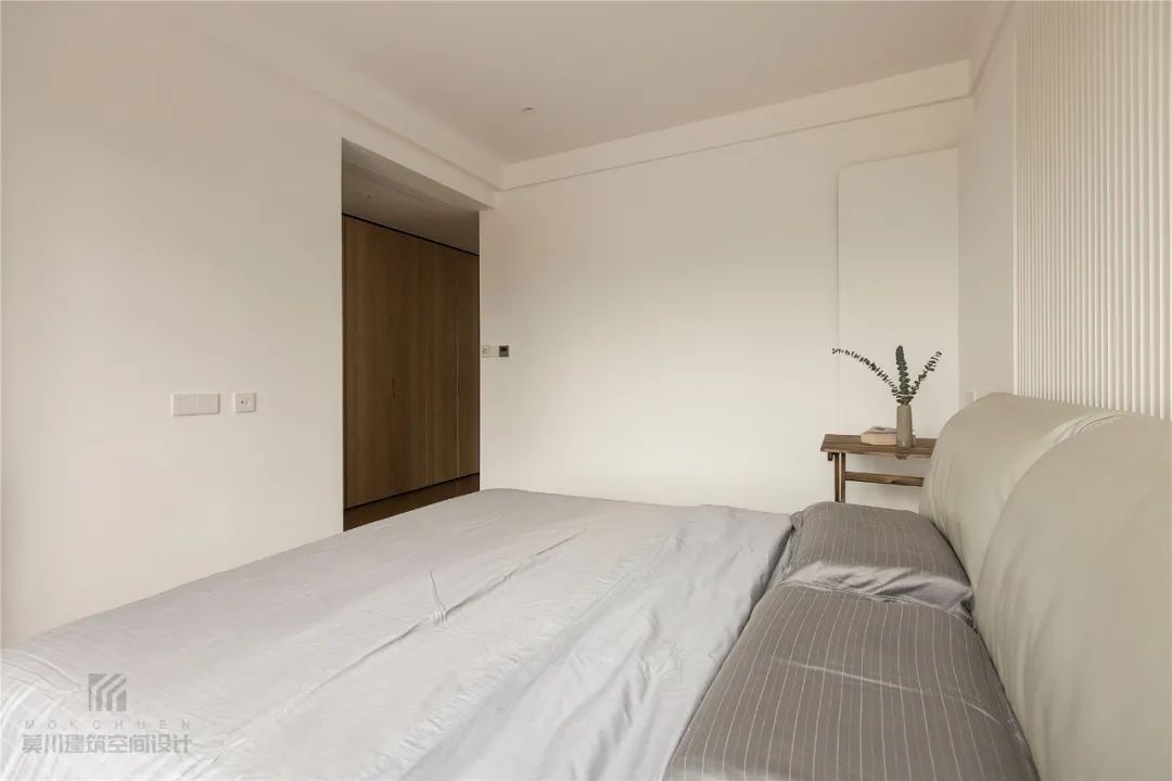 布置|90㎡现代侘寂风，极简的空间，优雅的线条，舒适的软装