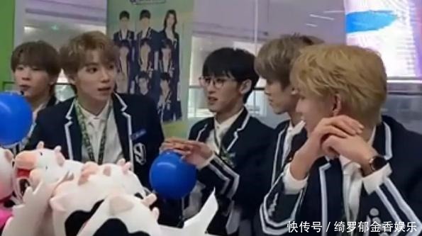 余景天 青3选手营业用力过猛两人吹同一个气球,打情骂俏引争议