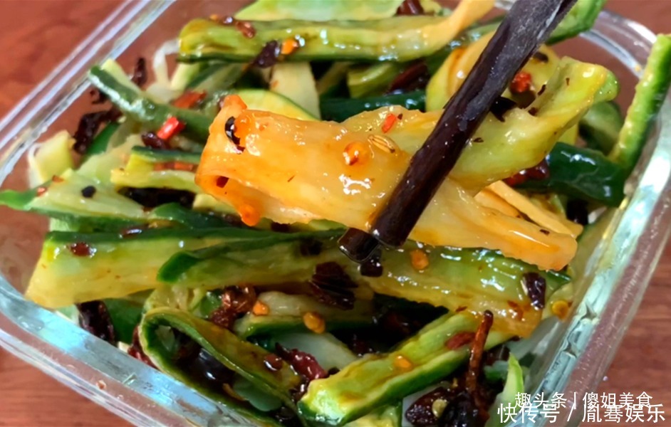 腌萝卜，万不可用白糖和米醋了，加它，萝卜鲜脆可口，放半年不坏