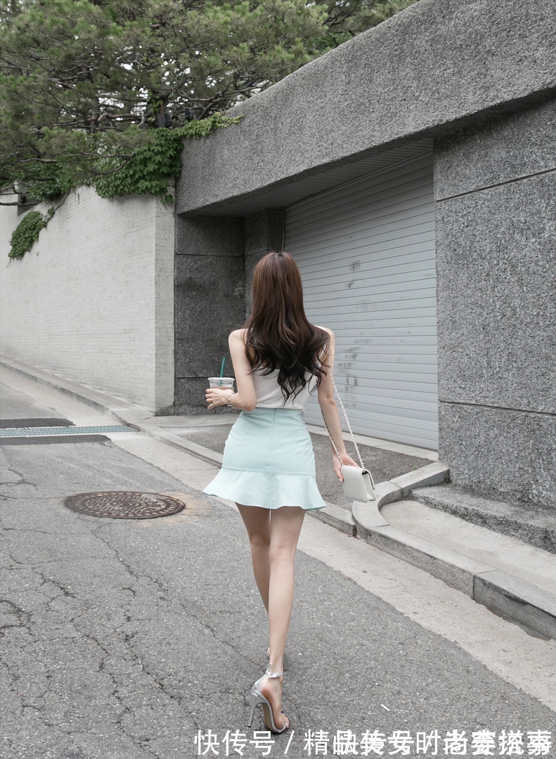 时尚 清凉又时尚的穿搭莫过于这位小姐姐的这身搭配