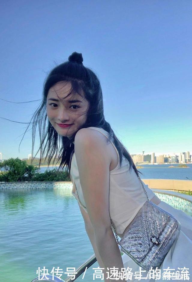 女生|女生再懒也别总披头散发,试试这4款流行发型,不仅减龄还显脸小