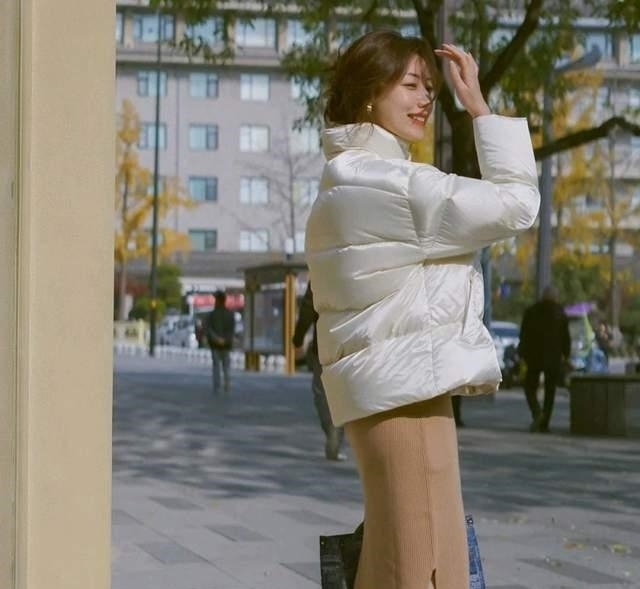 女人 精致的女人不需要扮嫩,身着优雅的裙装穿搭,温柔高级又不显老