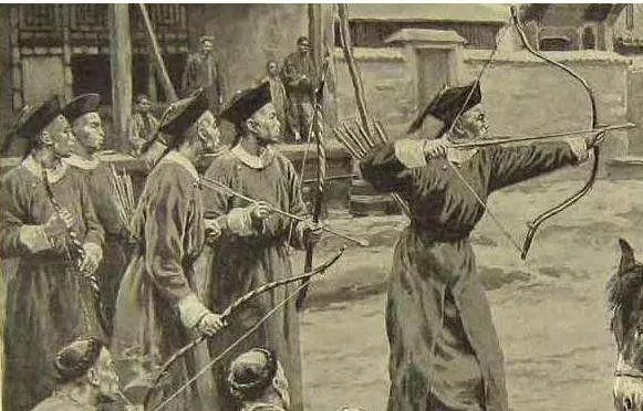 富态|清末老照片：图2女子衣不蔽体，格格们却富态颜值高