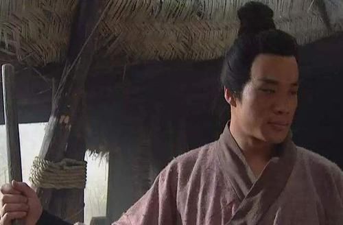 李二僧!武松师傅提醒:下山后一定要躲这两个人,武松不听只能受教训!