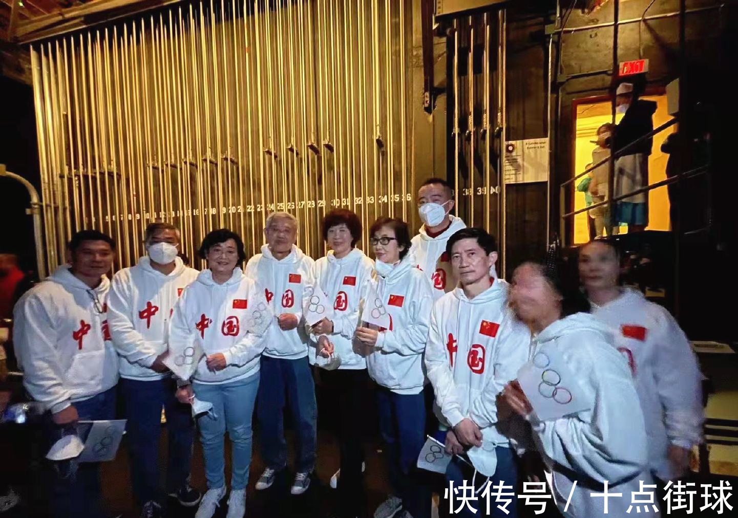 黑醋|郎平晒度假生活:换了新发型在家为女儿做西餐,还登上了美国春晚