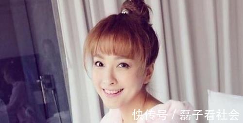 主持王牌綜藝節(jié)目,過著不差錢的生活,吳昕為何總是充滿負能量?