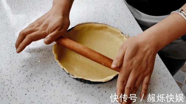 风味|家里有南瓜的来看看,教你做风味独特的紫薯南瓜派,比蛋糕都好吃