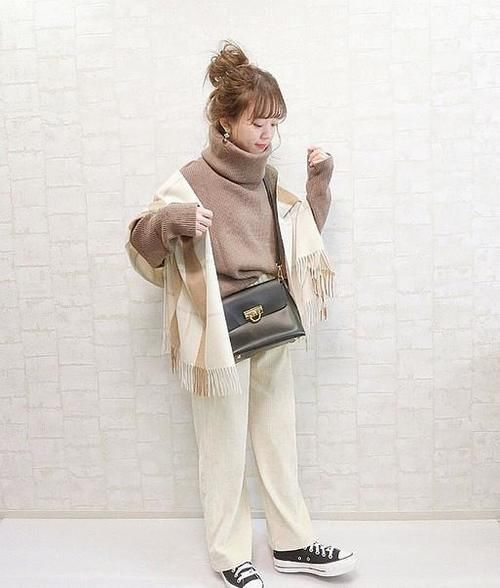 披肩长围巾的时尚卷法！冬天活跃的范本披肩搭配