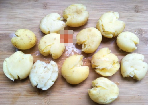 这个菜很流行,香浓绵软,做法简单,15分钟搞定,孩子喜欢极了!