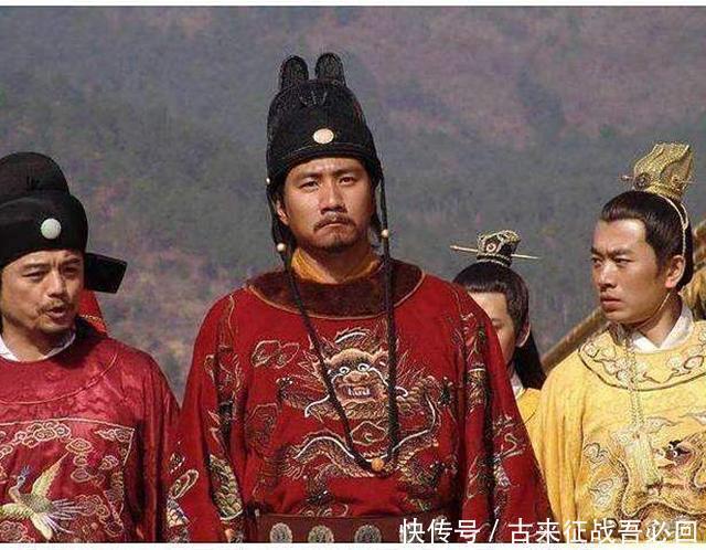 功臣|皇帝对功臣说:你儿剑法不错,功臣把儿子首级砍下,扔皇帝面前