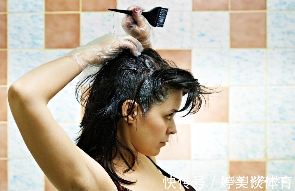 发质|一年“焗油”几次对身体没影响?焗营养油越多越好,焗色油需慎重