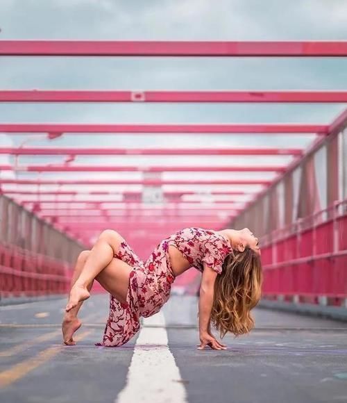 j她们用瑜伽告诉你，美丽与年龄无关，什么时候开始都不晚