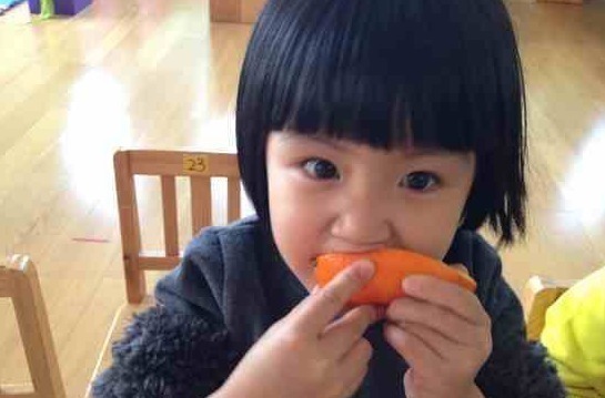 长大|这四种水果吃得太多了孩子脾胃虚弱,不能长大父母必须记住孩子应该少给