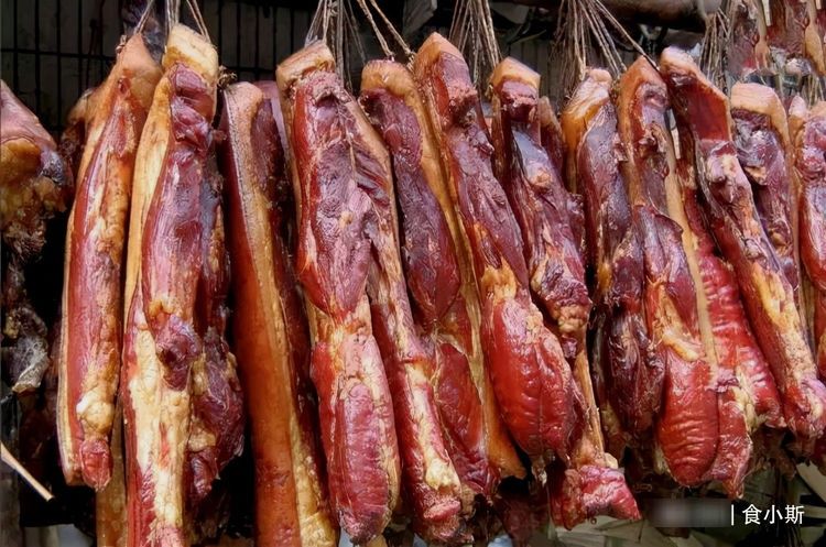 入冬腌腊肉，别只顾着放盐，记住4个关键点，腊肉鲜香金黄入味